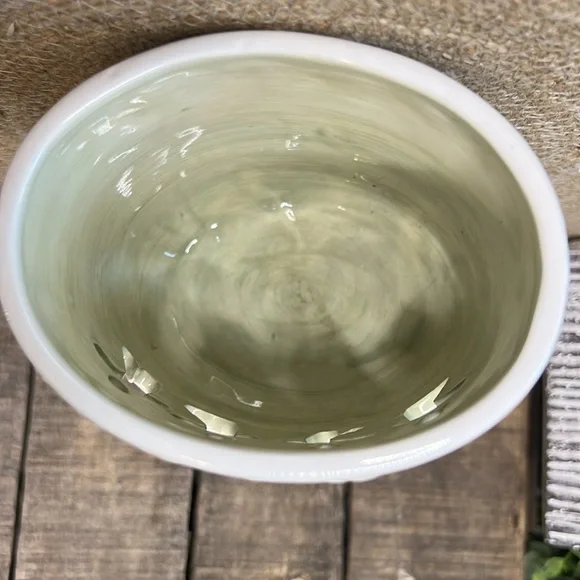 Tea light candleholder that says family with four figure cut outs! - Picture 3 of 7